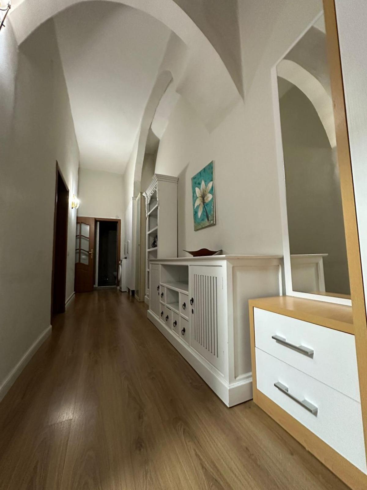 Kelly'S Cozy Hideaway - Central Tirana Exterior photo